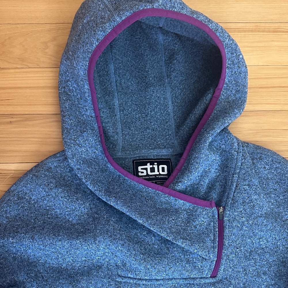 Stio Women's Sweetwater Fleece Hoodie blue with Purple Trim